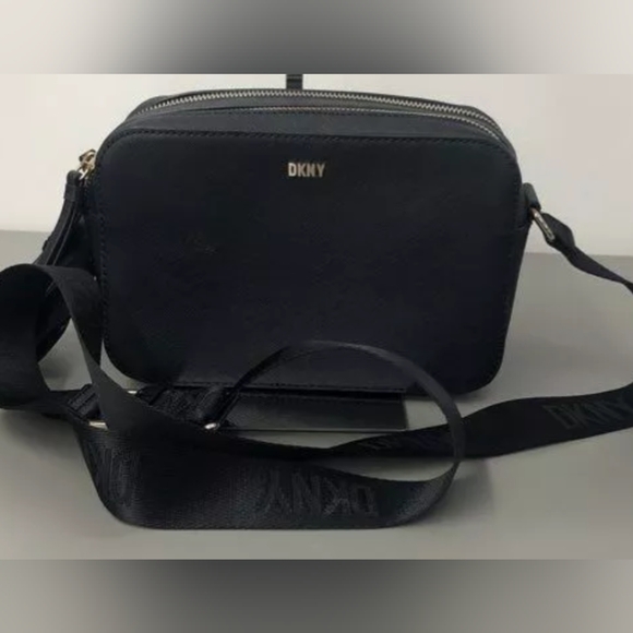 DKNY Tutu Double Zip Camera Crossbody Bag Black W Strap Like New MSRP $136 - Picture 1 of 5